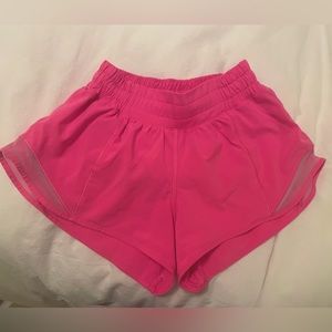 Lululemon Hotty Hot Low Rise Lined Shorts 2.5. Size 2.